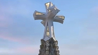 immagine dalla nuova croce in cima alla sagrada familia
